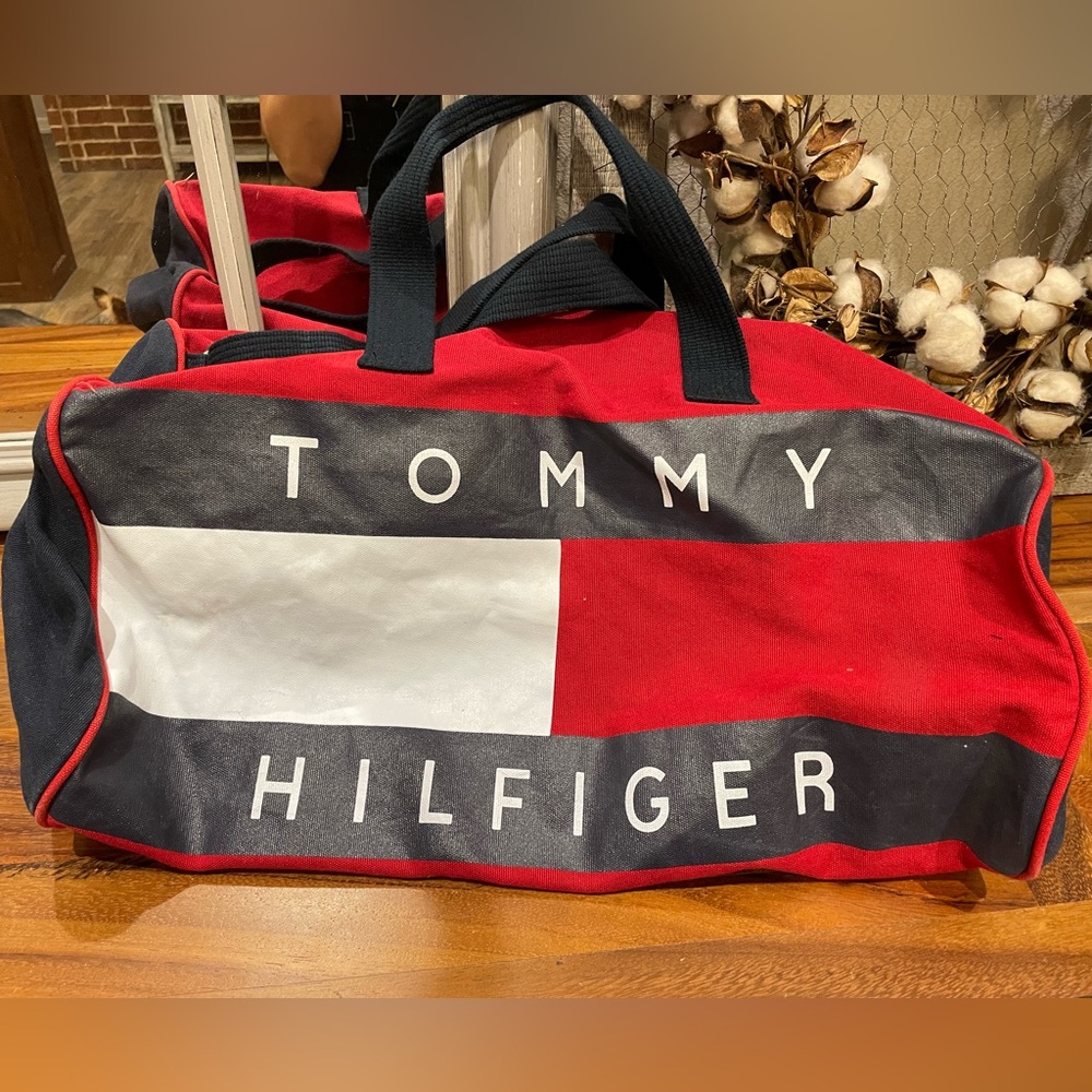 Tommy Hilfiger duffle bag logo 90s